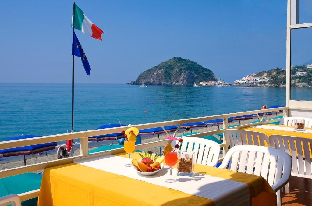 Hotel Vittorio Beach Resort Barano dʼIschia Zewnętrze zdjęcie